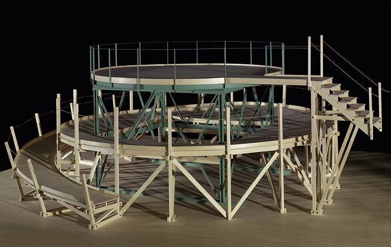 Ausstellung: "Das ist Österreich!", Friedrich Kiesler, Modell Raumbühne, Österreichisches Theatermuseum Wien  © Österreichische Friedrich und Lillian Kiesler-Privatstiftung, African Lace Modell von Godwyn Mekwuye, Fotograf: Moussa Moussa