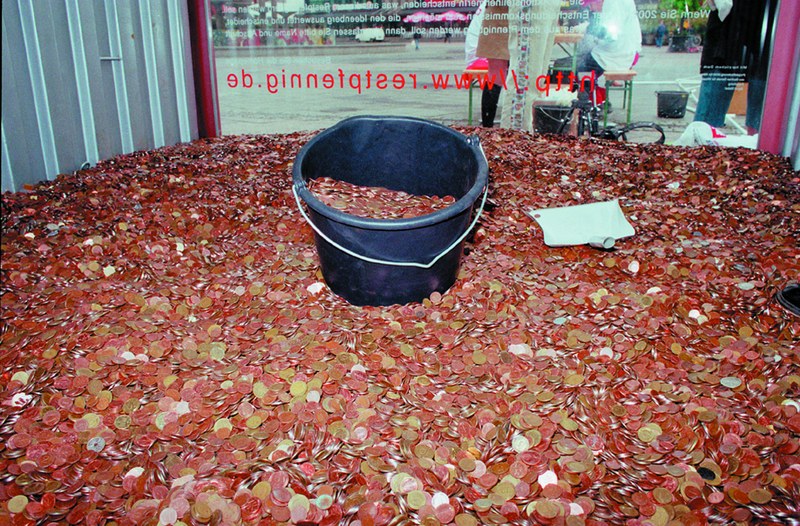 Susanne Bosch: Restpfennigaktion, 1998-2002 (Foto: Jürgen Baumann)