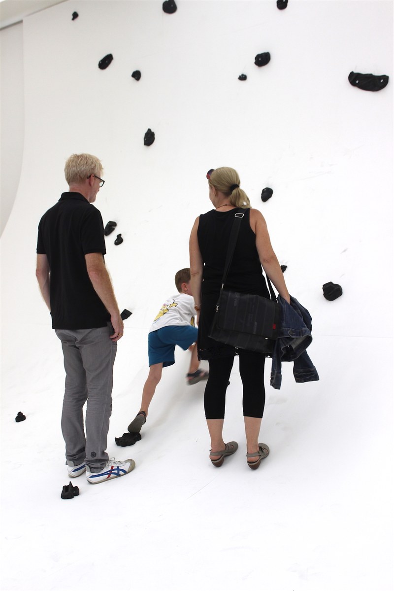 Simon Kindles Installation kommt bei Klein und Groß gleich gut an