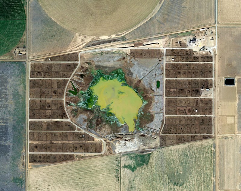 Mishka Henner: "Tascosa Feedyard", Bushland, Texas 2011-13, Inkjet Print. Copyright: Mishka Henner, Courtesy Carroll-Fletcher