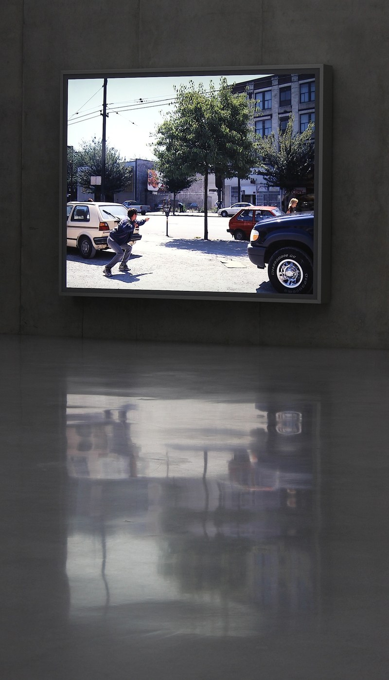 Jeff Wall: A man with a rifle, 2000 Großbild-Dia-Leuchtkasten (Foto: Karlheinz Pichler)