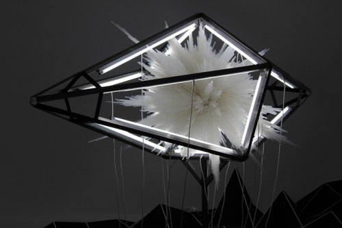 Heiko Blankenstein: Lightthing, 2013, Stahl, Polypropylen, Leuchtstoffröhren, Kabel
