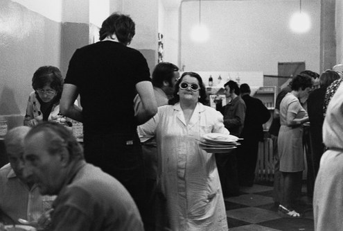 Iren Stehli: aus der Serie "Fischbuffet", Prag, 1976-77, © Iren Stehli / ProLitteris