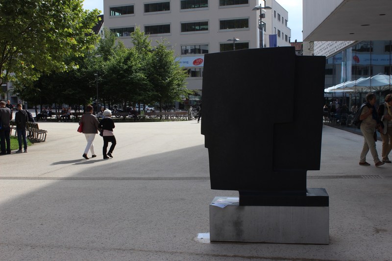 Herbert Albrecht: Kopf, 2001, afrikanischer Marmor (Fotos: Karlheinz Pichler)