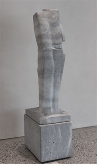 Herbert Albrecht: Stehende Figur, 1981, Grauer Marmor