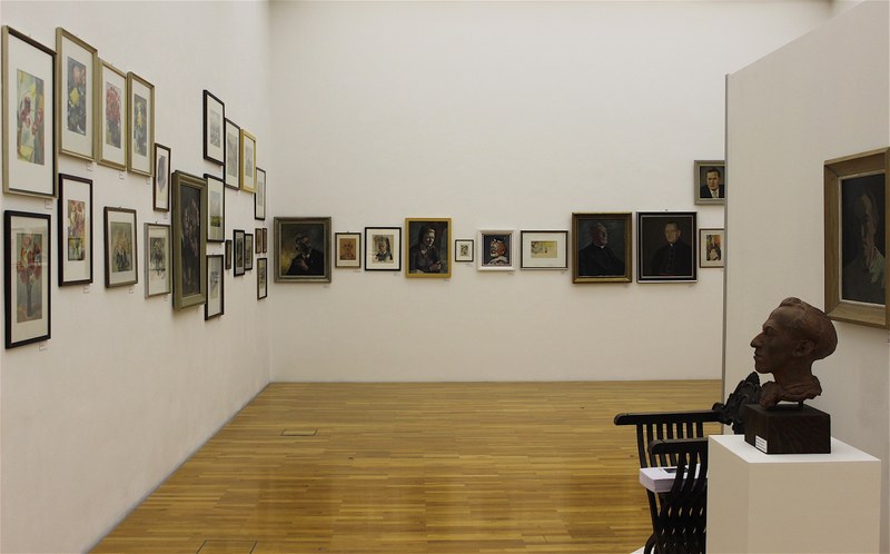 Hubert Fritz: Blick in die Ausstellung. Petersburger Hängung (Fotos: Karlheinz Pichler)