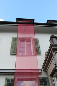 Das rote Band an der rückseitigen Fassade der Villa Falkenhorst