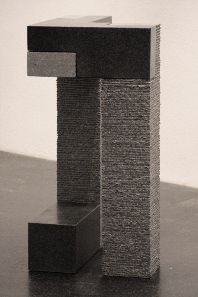 Herbert Meusburger: o.T. (5-teilige Granitskulptur, 2015)