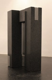 Herbert Meusburger: o.T. (modulare Granitskulptur, 2015)