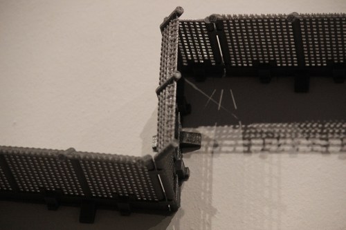 Ruth Schnell: Grenzzaun, Wandarbeit, 3D-Print, Magnete, Magnetfarbe, Detail (2014)