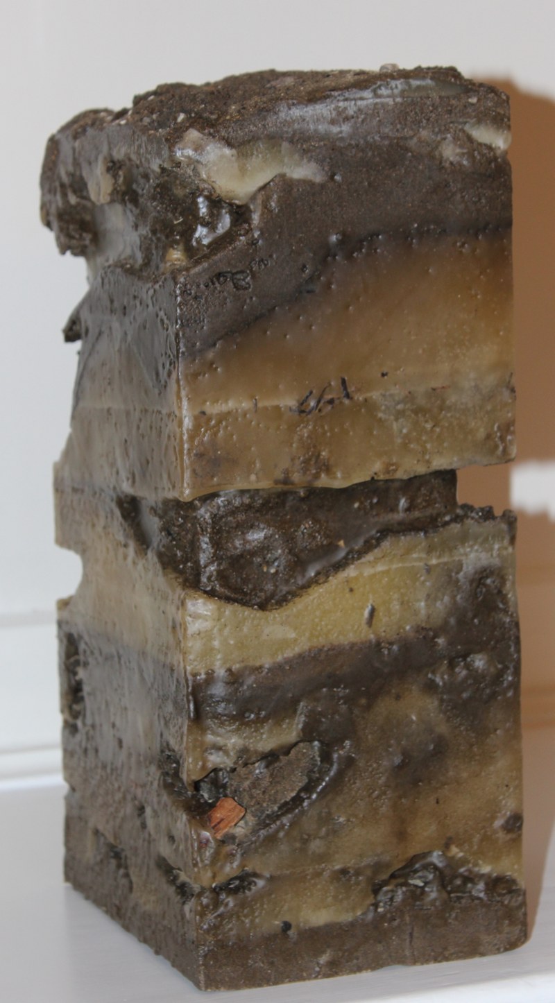 Alfred Graf: "Sedimentsäule Sitter". Sand, Steine, Wachs, 21,5 x 15,5 x 40 cm, 2016