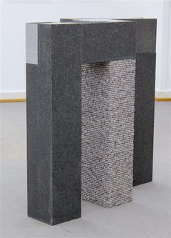 Herbert Meusburger: o.T., 5-teilige Granitskulptur