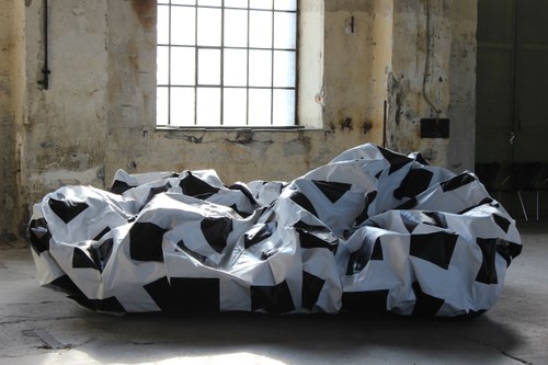 Esther Stocker: "Untitled", 2014, Kunstharz auf LKW-Plane
