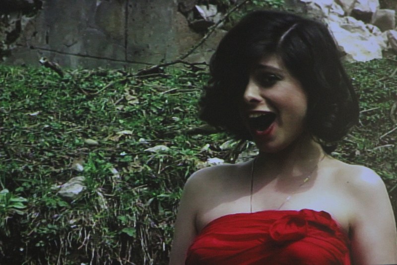 Chikradze Megi singt Bertha von Suttner Arien - Still aus dem Video von Helmut Kandl, 2013