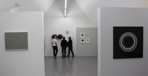 Die Farbe Grau - Blick in die Ausstellung (Fotos: Karlheinz Pichler)