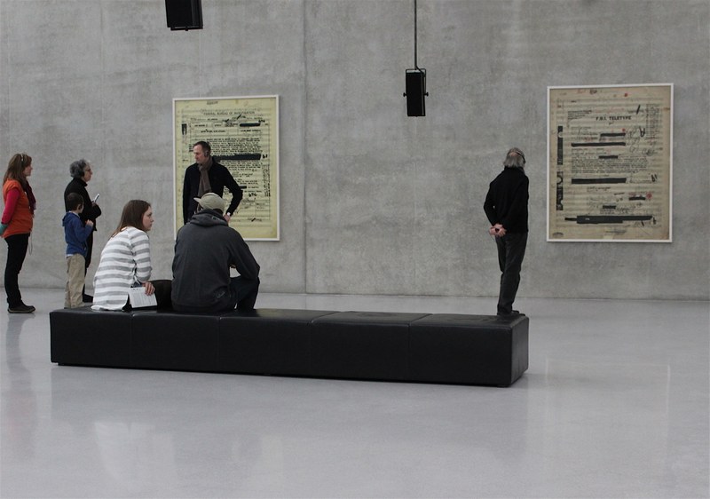 Prints von FBI-Akten über den Komponisten Hanns Eisler mit geschwärzten Passagen (Fotos: Karlheinz Pichler)