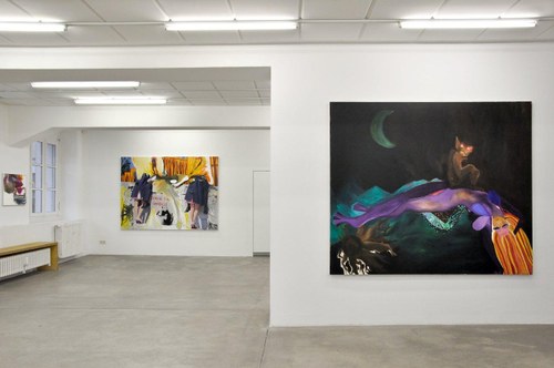 Links im Bild: Franziska Maderthaner: "Worthless-precious", 2009, Öl auf Leinwand, 170x230 cm