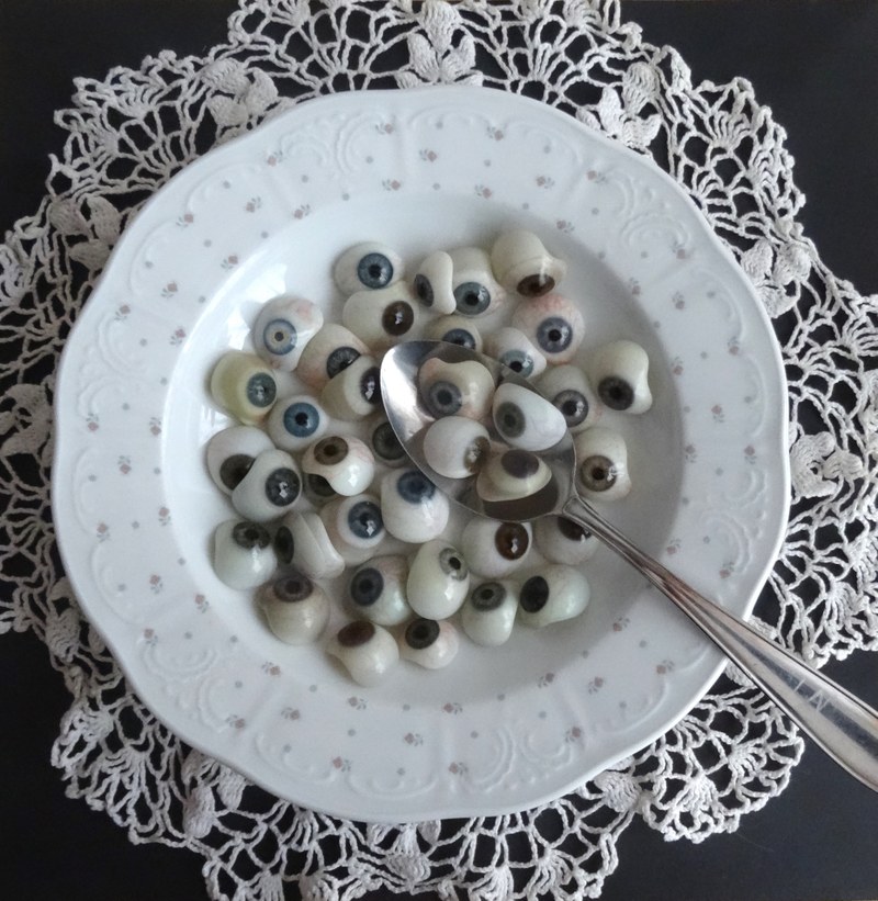 May-Britt Nyberg Chromy: "Es sollten immer mehr Augen aus der Suppe heraus- als hineinschauen", Installation, 2017