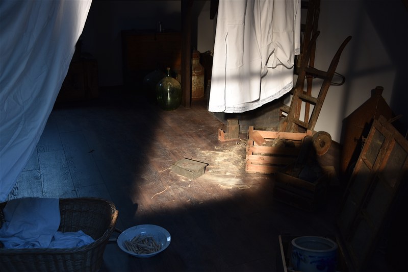 Simon Fujiwara: Hope House, 2018, Ausstellungsansicht, 3. OG (Foto: Karlheinz Pichler)
