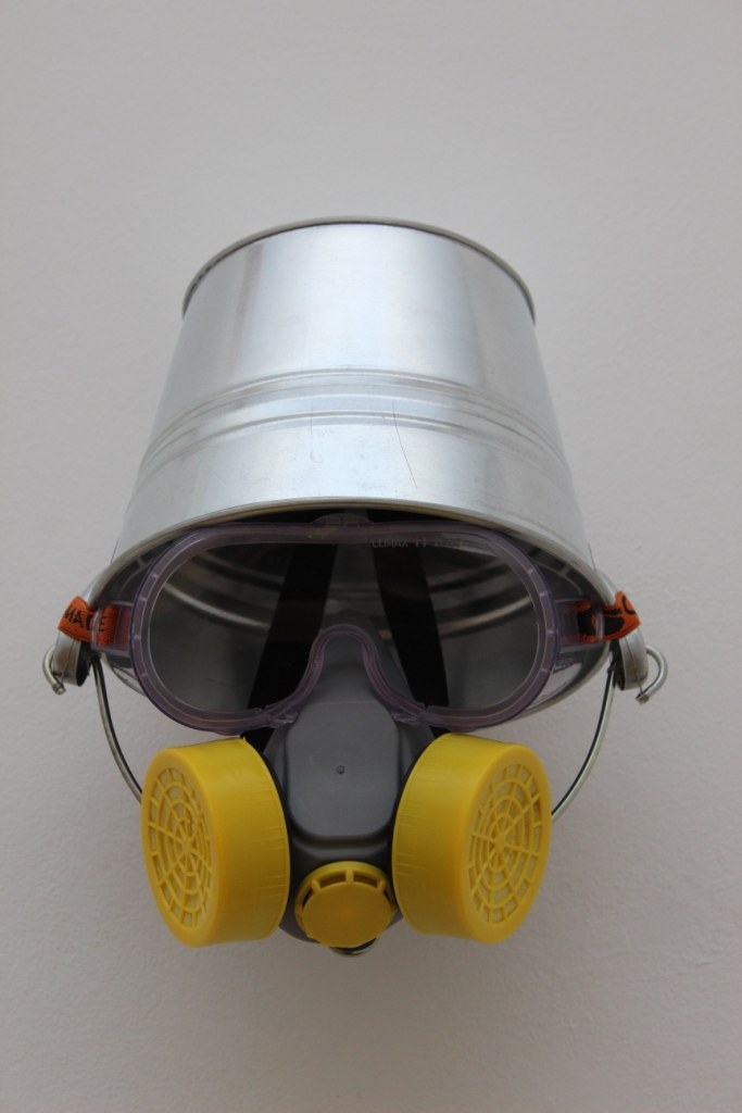 Gasmaskenobjekt von Maria Anwander und Ruben Aubrecht