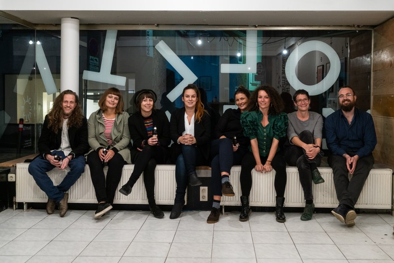 Das Kernteam des "kollektiv", v.l.n.r.: Christian Fischer, Astrid Neumayr, Lena Seeberger, Sarah Mistura, Katharina Hutle, Felizitas Steurer, Alexandra Hefel und Florian Koller. Auf dem Bild fehlt Kirstin Tödtling. © Sarah Mistura