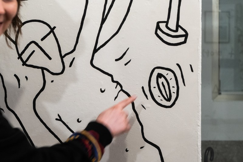 Vereinsobfrau Lena Seeberber und ihre künstlerische Interpretation für die erste Ausstellung "kollektion". © Sarah Mistura