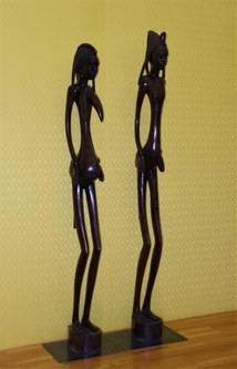 Zwei afrikanische Figuren, FLATZ nennt sie Adam und Eva