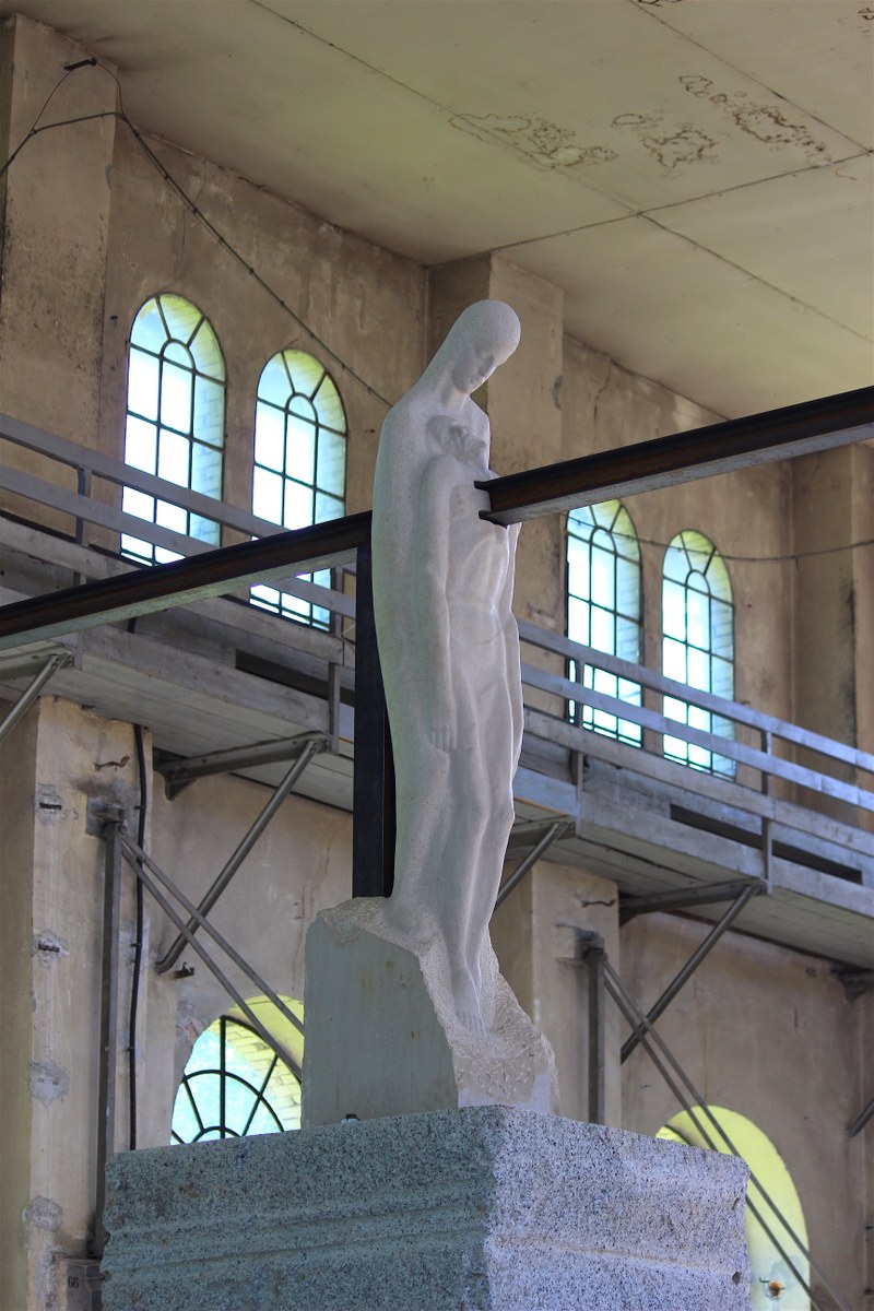 Wiegt 14,35 Tonnen: Gottfried Bechtolds neue Arbeit "Mitten durchs Herz"