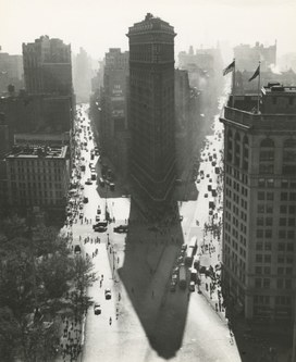Flat Iron Building, New York, 1947/48 © The Estate of Rudy Burckhardt and Tibor de Nagy Gallery, New York
