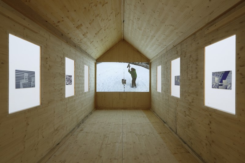 Roman Signer: Alles Faehrt Ski, 2014, Installationsansicht (Foto Stefan Rohner)
