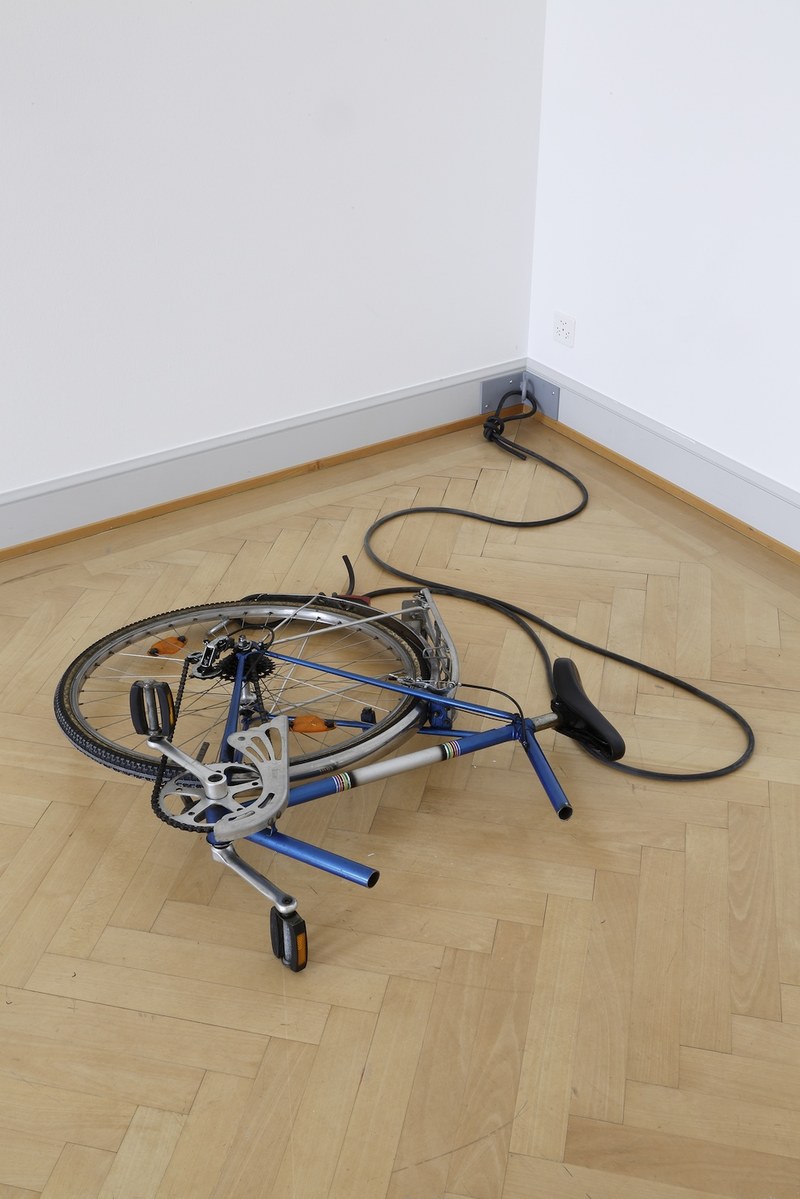 Roman Signer Roman: Fahrrad, 2010, Installationsansicht (Foto: Stefan Rohner)