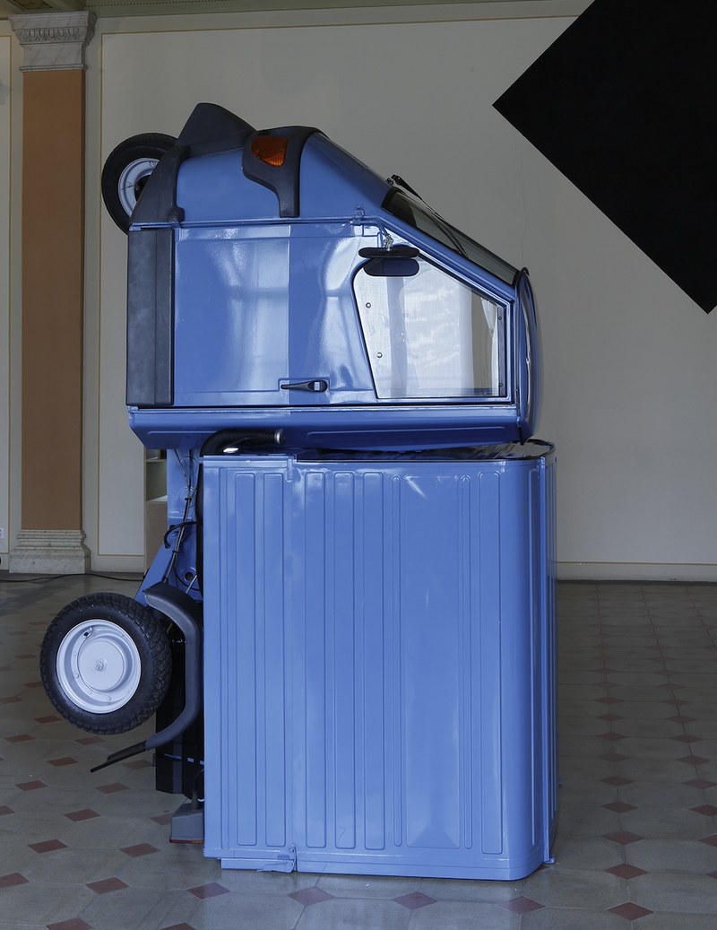 Roman Signer: "Piaggio", 2013, Installationsansicht ( Foto Stefan Rohner)