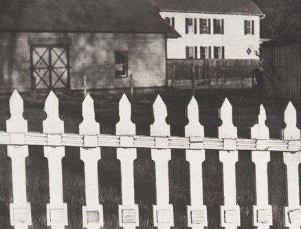 Paul Strand, Weißer Zaun, Port Kent, New York, 1916, Silbergelatine-Abzug, Philadelphia Museum fo Art, The Paul Strand Retrospective Collection