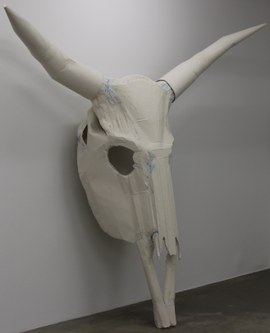 Peter Sandbichler: "The Skull". 2013, 280x220x70 (glasfaserverstärkter Kunststoff)