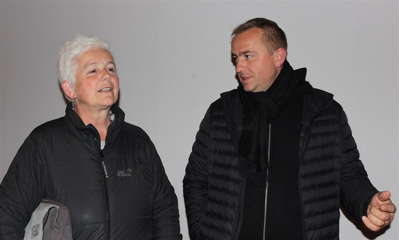 Artenne-Betreiberin Hildegard Schlatter und Eintagsmuseumsdirektor Johannes Hoffmann