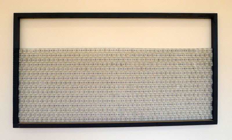 Ingo Springenschmid: "Textfeld", 1977 (Installation: Papier, Maschendraht)