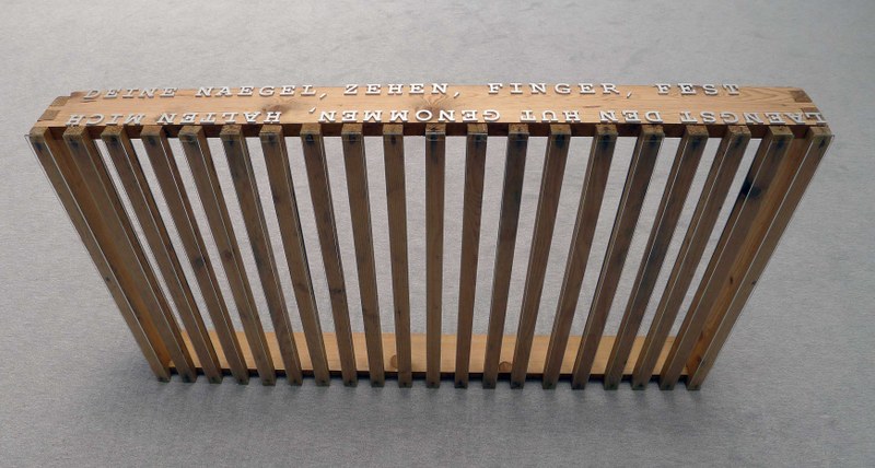 Ingo Springenschmid: "Zu Vor", 2012 (Objekt: Holz, Glas, Alu)