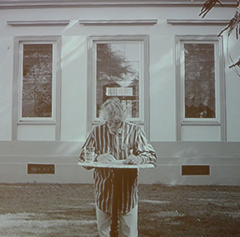 Video: Ingo Springenschmid liest Texte vor dem Künstlerhaus Palais Thurn und Taxis