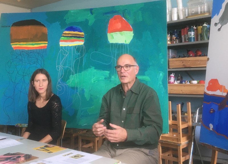 Organisatorin Conny Biedermann und Direktor Martin Walch stellten das Frühlingssemester 2020 der Kunstschule Liechtenstein vor. Zum ersten Mal gibt es unter anderem mehrere Schnupperkurse zum halben Preis.