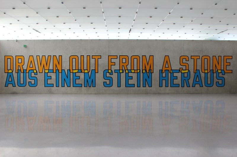 Lawrence Weiner: Aus einem Stein heraus