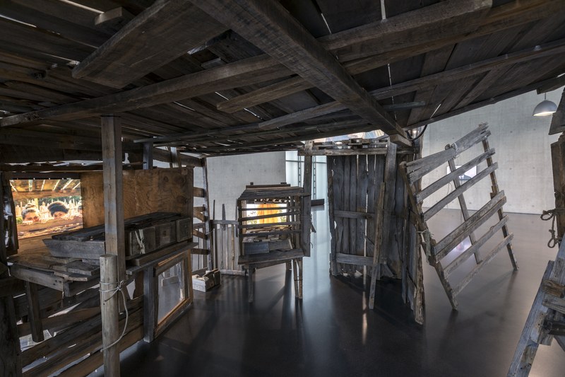 Mika Rottenberg: Installationsansicht, KUB, Erdgeschoss (Foto: Markus Tretter, ©Kunsthaus Bregenz)