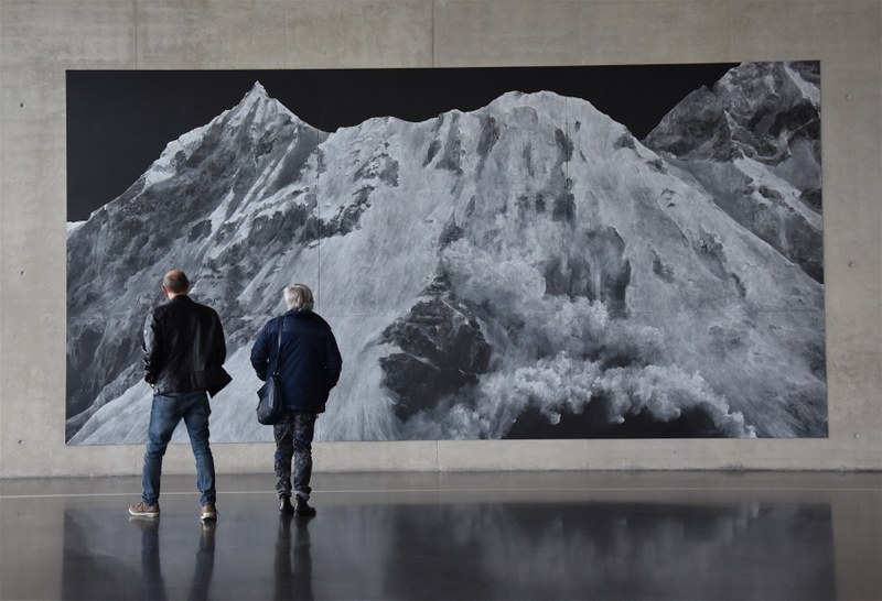 Tacita Dean: The Montafon Letter. Kreidezeichnung, 366 x 732 cm, 2018 (Foto: Karlheinz Pichler)