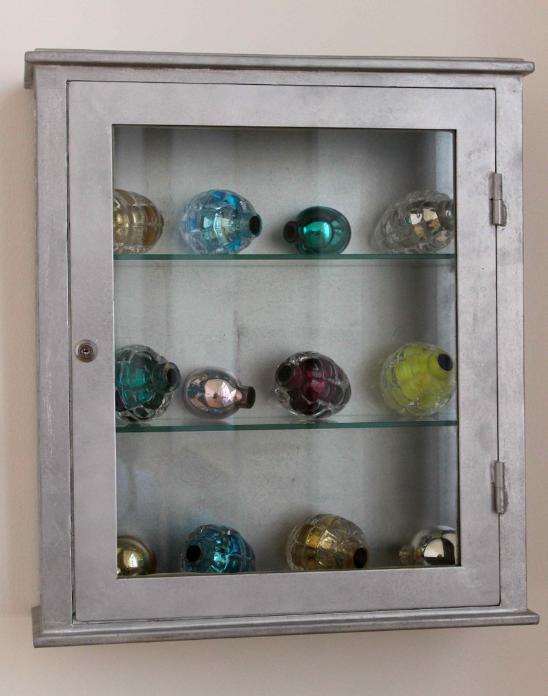 Mona Hatoum: "Natura morte (medical cabinet)", 2012
