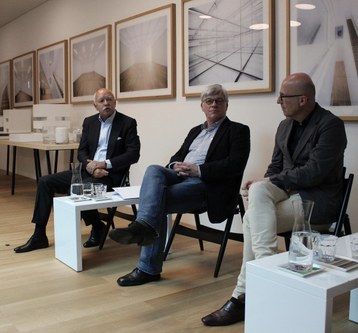 Micheal Hilti (links), Friedemann Malsch (Mitte) und Kubus-Architekt Meinrad Morger (Foto: Karlheinz Pichler)