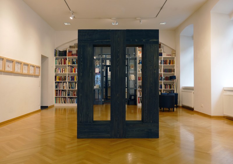 Herbert Meusburger: O.T., 5-teilige Holzskluptur, bemalt, 2019 (Foto: Dieter Resei, Agentur Zeitpunkt)