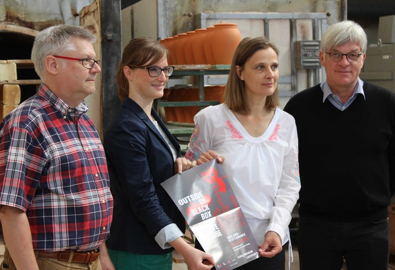 Das Organisationsteam (v.l.n.r.): Philipp Eigenmann (Leiter Keramik Werkstatt Schaedler), Kuratorin Johanna Schindler, Kuratorin Christiane Meyer-Scholl, Friedemann Malsch (Direktor Kunstmuseum Liechtenstein)