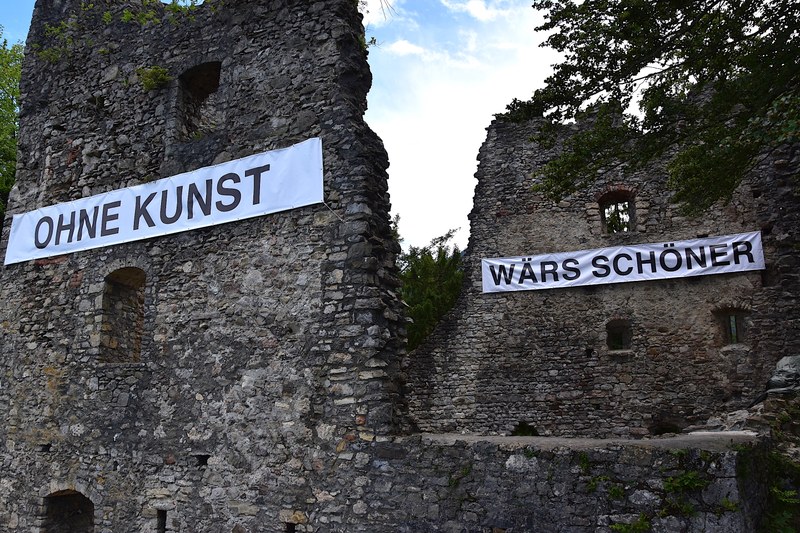 Blick auf die gesamte Textinstallation von Peter Wehinger