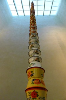 Pascale Marthine Tayou: Installation im vorarlberg museum (Bild: Kapi)