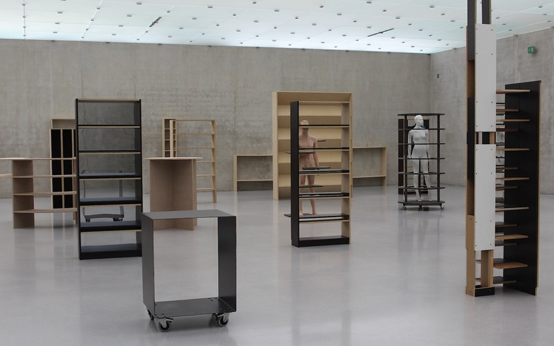 Heimo Zobernig: Ausstellungsansicht im 1. OG des KUB