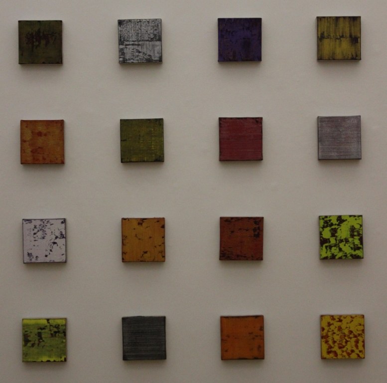 Michael Kravagna: 16 Bilder, o.T., 2012-2014, Öl auf Leinwand, je 26x26 cm